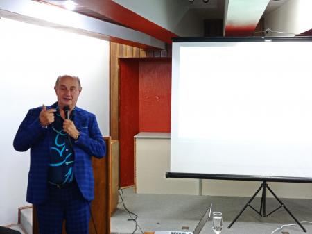 Empresário Roberto Argenta promove palestra na ACIC