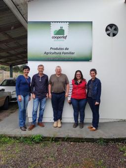 Visita a Cooperativa Leoboqueirense de Agricultores Familiares (COOPERLAF)