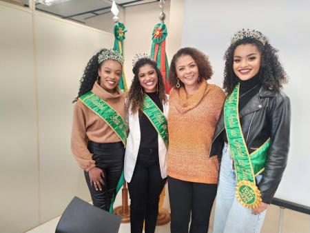 Soberanas da Festa do Azeite se reúnem com Miss Brasil, Deise Nunes para discutir o empoderamento 