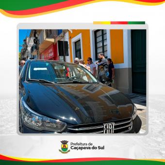 APAE recebe carro zero-quilômetro das mãos da Vereadora Jussarete Vargas e do Prefeito Giovani Amest